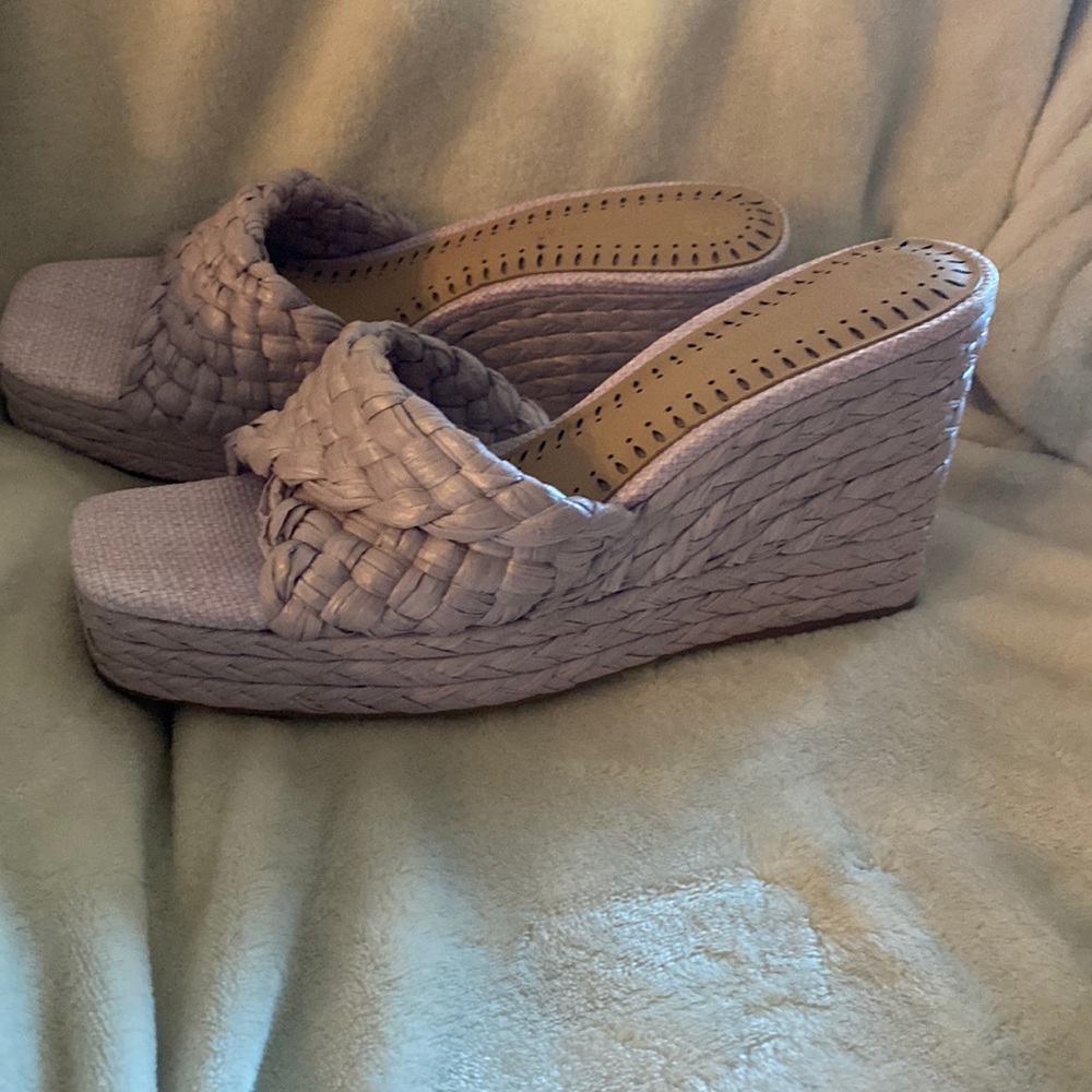 NWT Antonio Melani wedges 10m